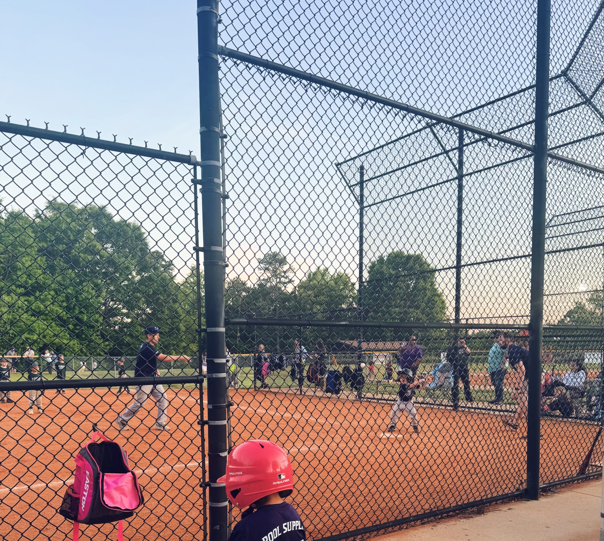 Nights on the ballfield ⚾️🧢🏟️ with all these baseball lovin’ boys!! ❤️🤍💙 Love our firstborn cutie pie 🥰 (go baby go!! 👏🏽) and his “Daddy Coach,” so!! 😍