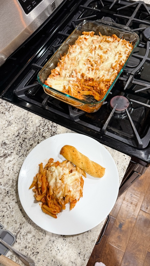 🍝 DUMP & BAKE CHICKEN PARMESAN CASSEROLE – SO EASY!

This 6-ingredient, no-boil pasta bake is a busy weeknight lifesaver! Just dump everything in a dish, bake, and enjoy a cheesy, comforting dinner with almost no effort. Perfect for picky eaters and great for meal prep too!

✨ Recipe:
✔️ 1 box uncooked penne pasta (16 oz)
✔️ 1 jar marinara sauce (24 oz)
✔️ 2 cups water
✔️ 2 cups cooked & shredded rotisserie chicken (or 2 raw chicken breasts, diced)
✔️ 1 ½ cups shredded mozzarella cheese
✔️ ½ cup grated Parmesan cheese

🧑‍🍳 Directions:
1️⃣ Preheat oven to 375°F & grease a 9x13” dish.
2️⃣ Add pasta, marinara, and water, stir, then mix in chicken. Cover with foil.
3️⃣ Bake 30 min (or 40 min if using raw chicken).
4️⃣ Remove foil, stir, add cheese, and bake 10 more min.
5️⃣ Let sit 5 min before serving. Enjoy!

🤌🏼Would you try this?! Save & share for an easy dinner idea! ❤️

#chickenparmesan #easyrecipes #weeknightdinner #dumpandbake #casserolerecipes