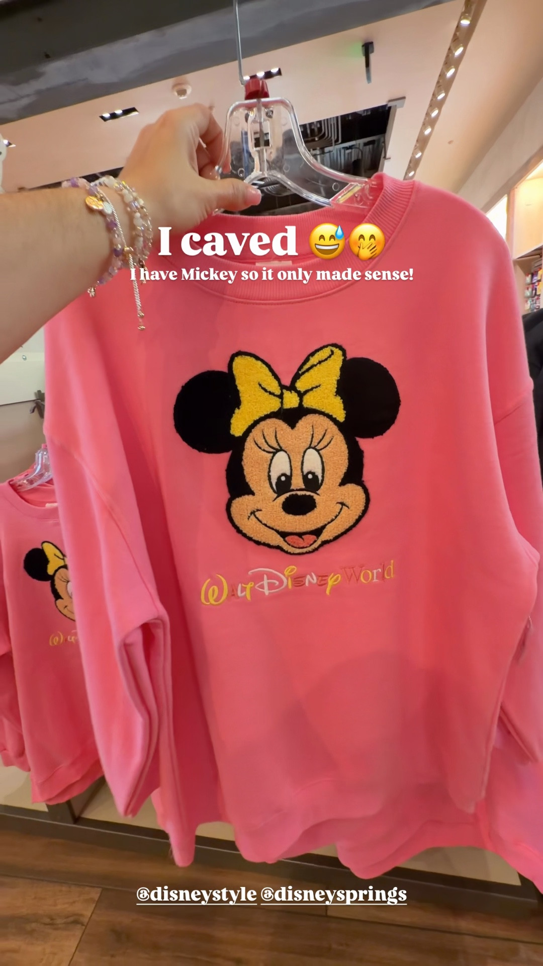 Minnie Sweatshirt #disneyminnie #disneystyle #disneymerch #disneyootd