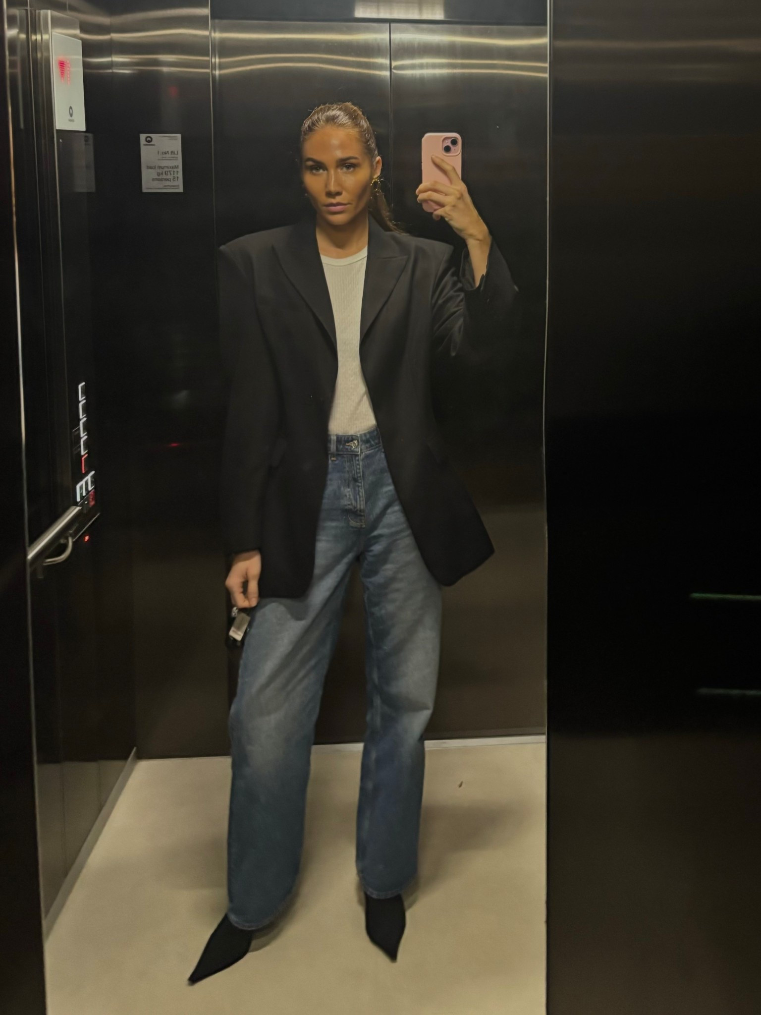 Work outfit stylish and super easy  
Blazer : H&M 
Tshirt : FWRD 
Jeans: Zara 
Heels: Tony bianco 
 

#LTKstyletip #LTKworkwear #LTKaustralia