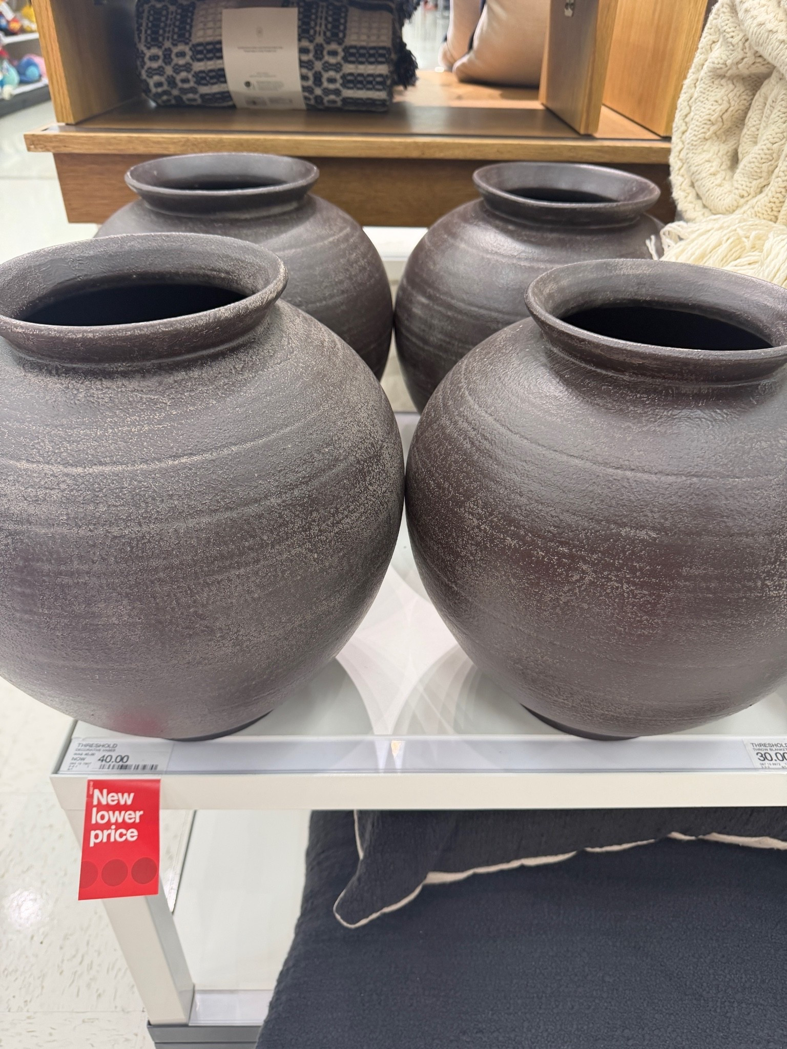 Love the textured lines in these black vases

#LTKHome