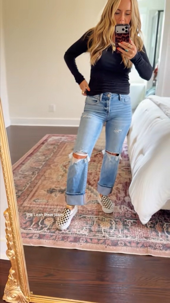 The PERFECT jeans-I wear them wayyy to much 🤪⭐️🤌🏻

#LTKootd #LTKmomlife #LTKSeasonal