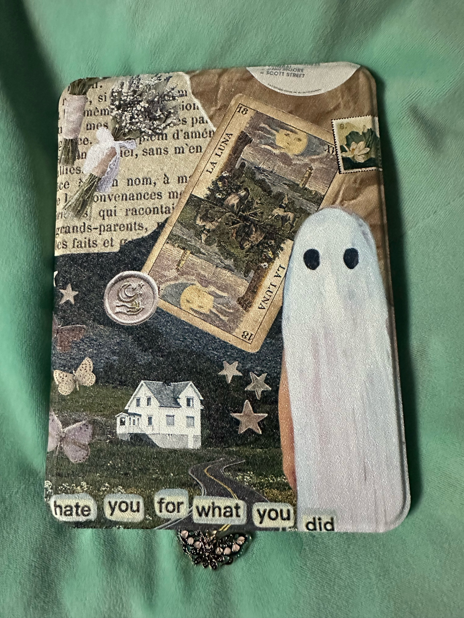 Absolutely swooning over my new Kindle case.
This case was everything I was looking for: a case with a cover with art, and a clear back so I can still see my beautiful kindle color or customize it! The quality knocked me away and it even came with a built in hand strap for when you’re reading. 

#LTKFindsUnder50 #LTKSaleAlert #LTKHome