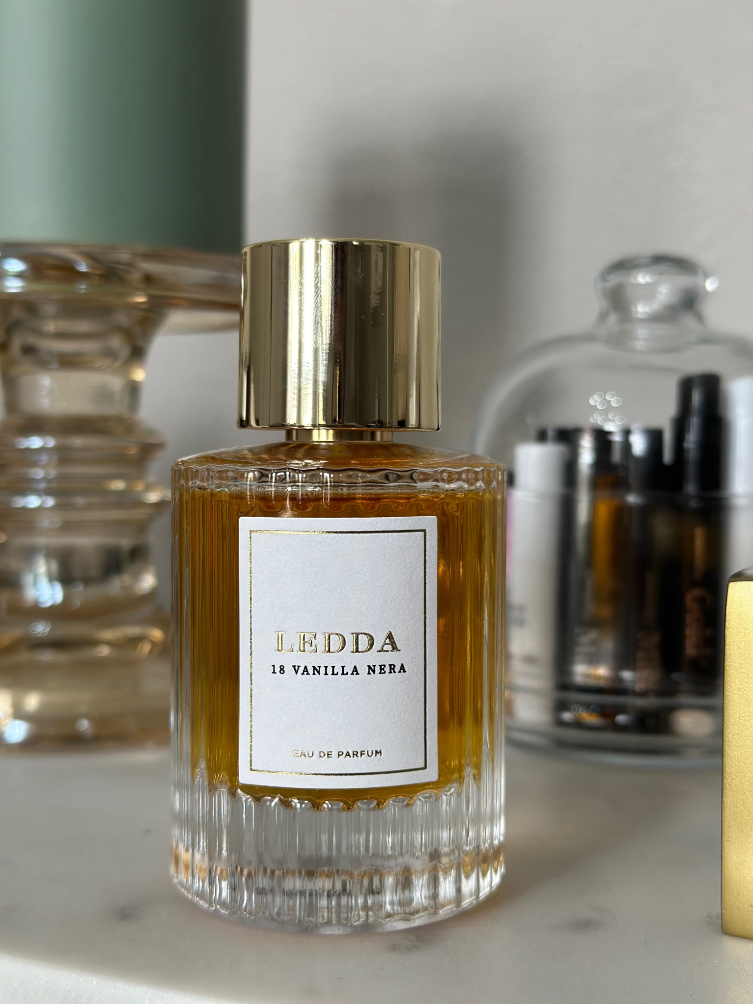 18 Vanilla Nera is a gorgeous, spicy, floral vanilla. It is perfect for sweater weather and sexy enough to wear on a date. It has sweetness, but not in the cupcake-ish, juvenile-ish way. This fragrance is for the person that is confident and wants to smell that way!

Notes:
Top: Sparkling Bergamot, Ginger Nigeria SFE, Pink Pepper SFE 
Mid: Olibanum Resins, Green Cardamom, White Floral Bouquet
Dry: Vanilla Tahitensis SFE, Patchouli Indonesia, Whipped Musks

Have you tried this beauty yet? If not, you should.

@leddafragrance

#ad #MomentsInLEDDA #18vanillanera #fragrancereview #fragrancereviewer

#LTKbeauty #LTKfindsunder100