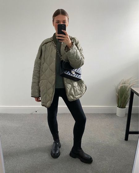 Ways to wear a green jumper 🧶

Green quilted jacket, black skinny jeans, chunky ankle boots and Chanel bag. 


#LTKeurope #LTKstyletip #LTKSeasonal