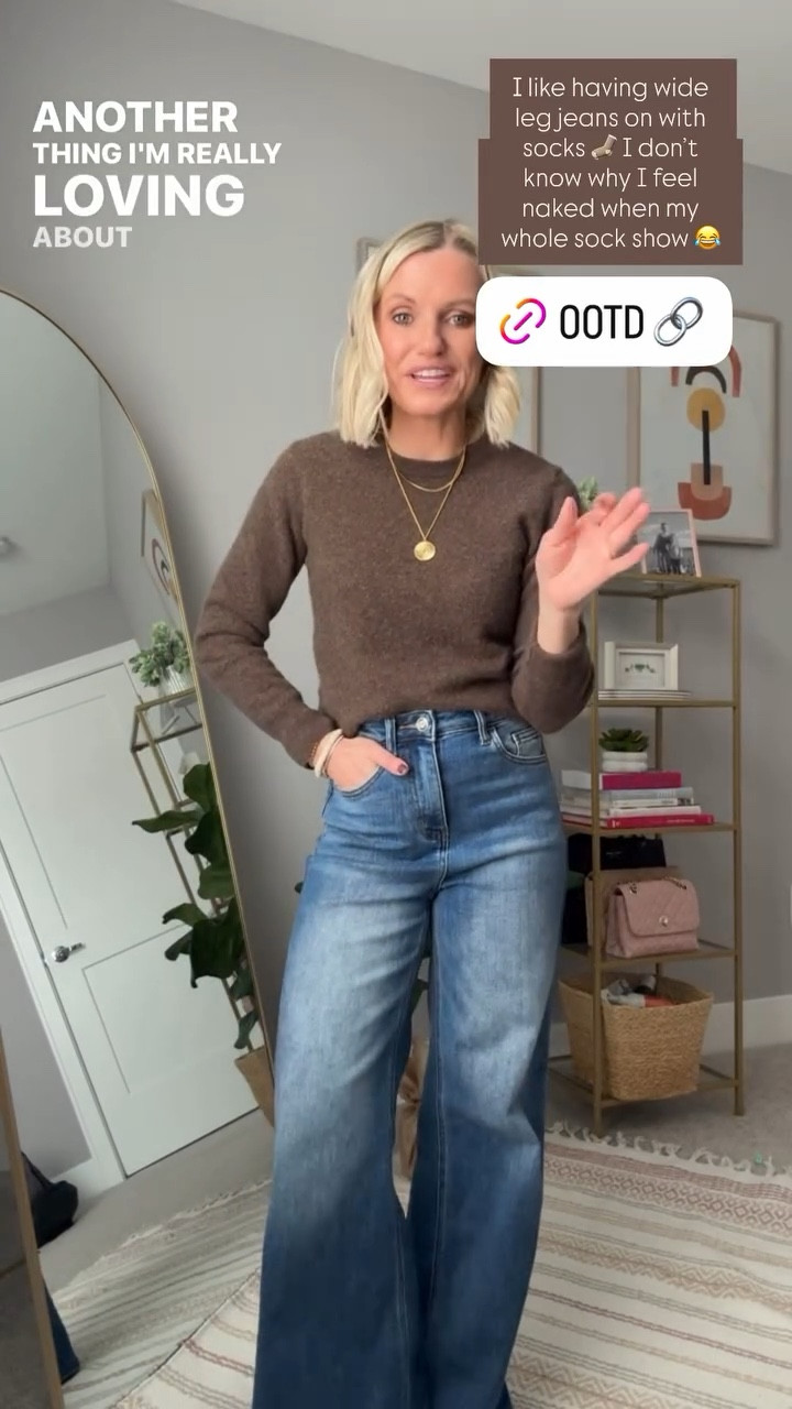 I like having wide leg jeans on with socks 🧦 I don’t know why I feel naked when my whole sock show 😂