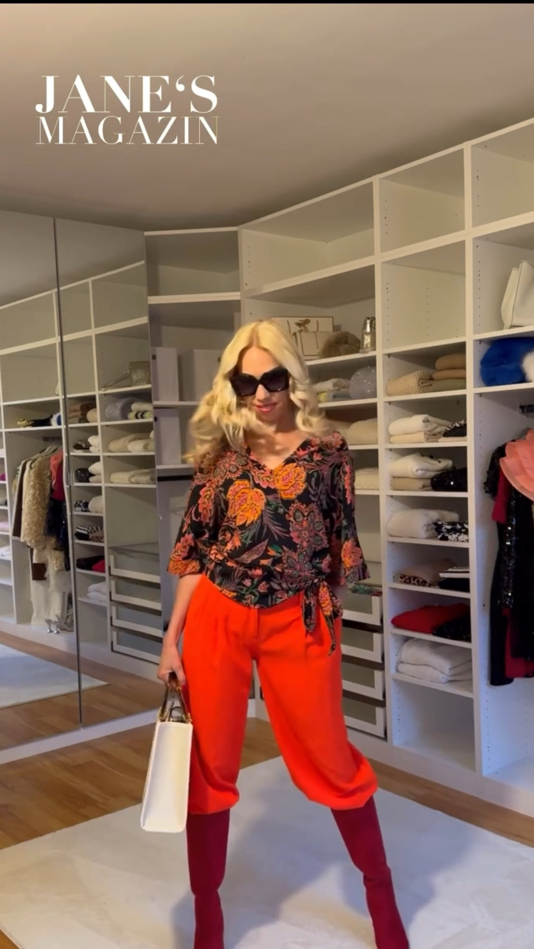 Color Therapy Look 🌈✨

Farben haben einfach eine unglaubliche Wirkung auf unsere Stimmung – und genau deshalb liebe ich dieses Outfit so sehr.

Ich trage eine bunte Wickelbluse mit orange-roten Rosendetails 🌹, kombiniert mit auffälligen roten Stiefeln. Der Look ist feminin, lebendig und bringt sofort gute Laune – perfekt für graue Herbsttage!

Style-Tipp: Wenn du Farben kombinierst, halte den Rest deines Looks schlicht – so wirkt das Outfit harmonisch, aber trotzdem ausdrucksstark.

Wickelbluse & Stiefel findest du auf meiner LTK-Seite 💋

#ColorfulStyle #Wickelbluse #RoteStiefel #LTKfashion #HerbstLook #ColorTherapy #MoodBooster #FashionInspo #OutfitInspo #StyleCreator #ShopMyLook 

#LTKeurope #LTKeurope #LTKstyletip #LTKwinter