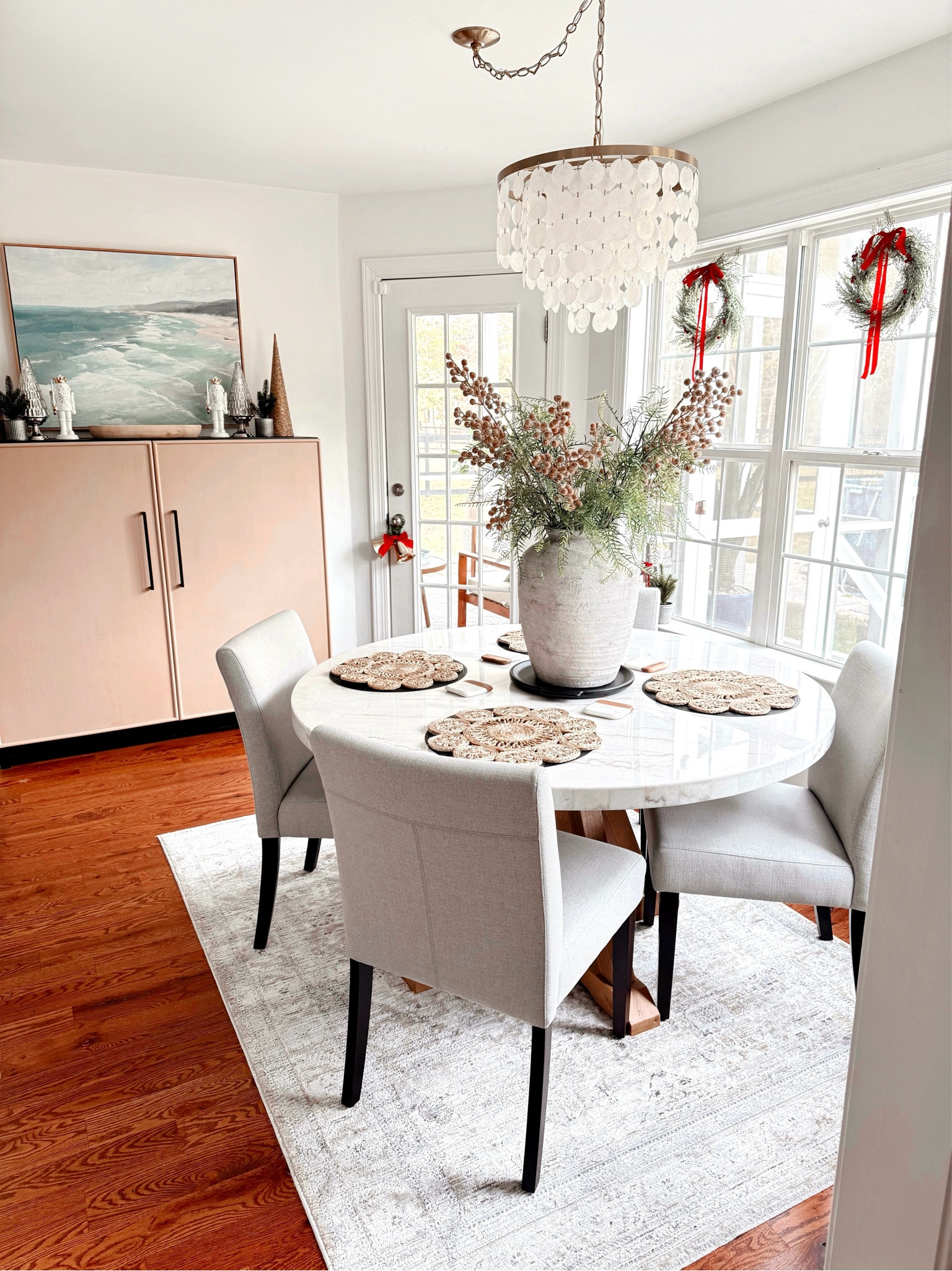 Kitchen Nook decorated for the holidays ❤️

Kitchen table, dining table, Christmas decor, Christmas, home 

#LTKSeasonal #LTKHome #LTKHoliday