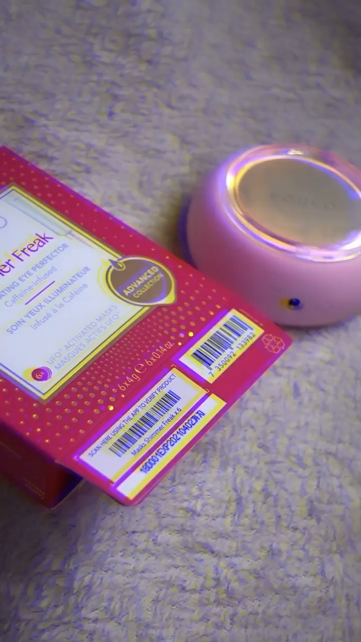 O brilho que faltava para meus olhos: Máscara Shimmer Freak de Foreo - Infusionada com Cafeína, Água de Rosas e Niaciamida, ajuda a desinchar e tratar região dos olhos! Eu sou apaixonado!

#LTKbeauty #LTKbrasil