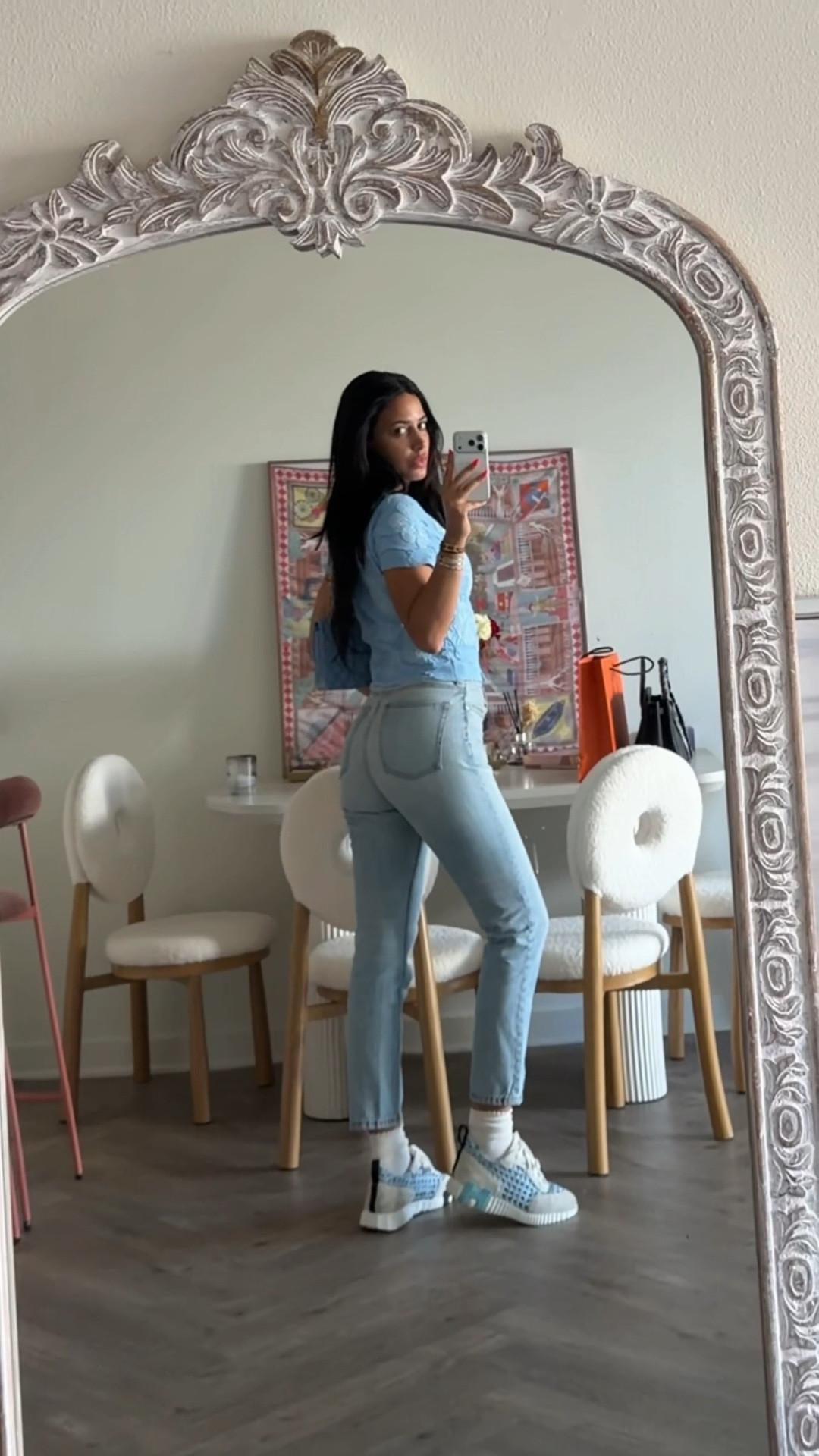 Best jeans in the game. I always get compliments wearing these. Perfect shape, that’s the crop version. Abercrombie has the same in different lengths. Bootcut or 90s straight. I usually wear 26 (size down) Curve Love