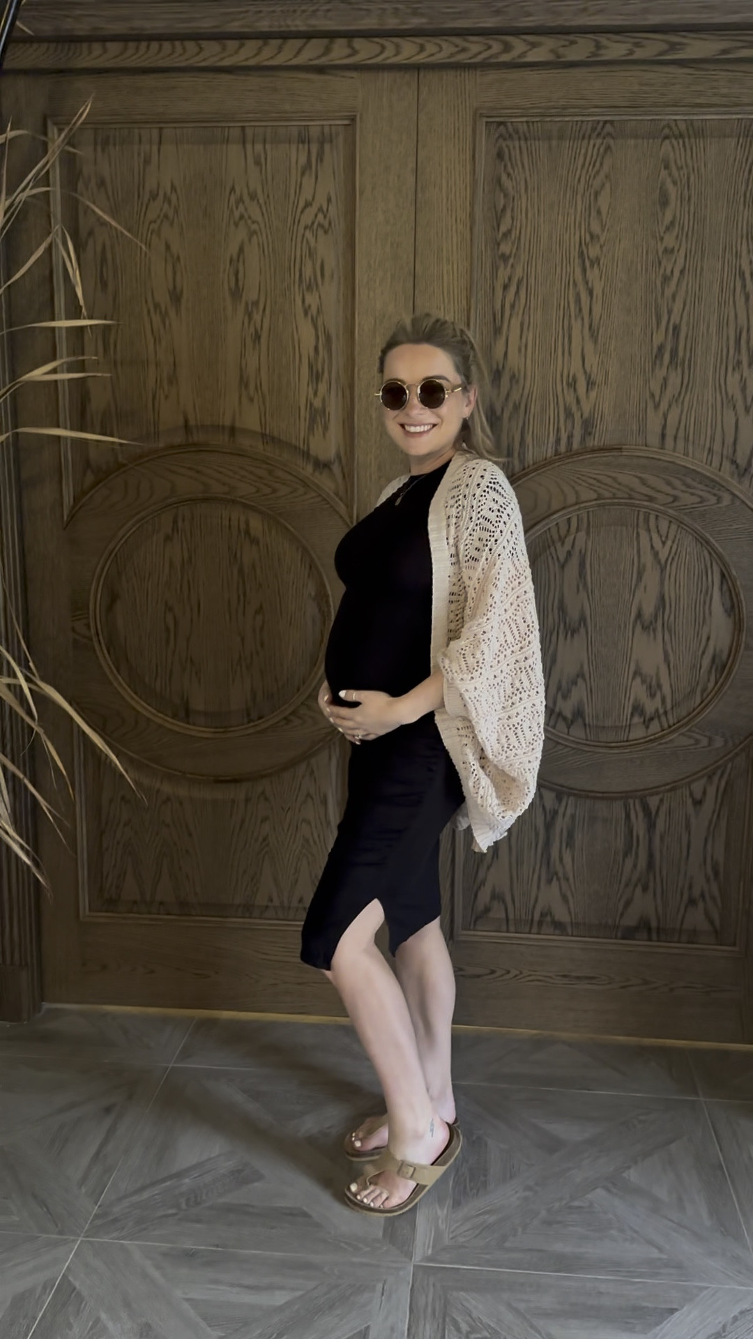 Maternity holiday outfit 

29 weeks pregnant 

#maternityclothes #maternityoutfit #maternityfashion #pregnant #pregnantfashion #29weekspregnant 