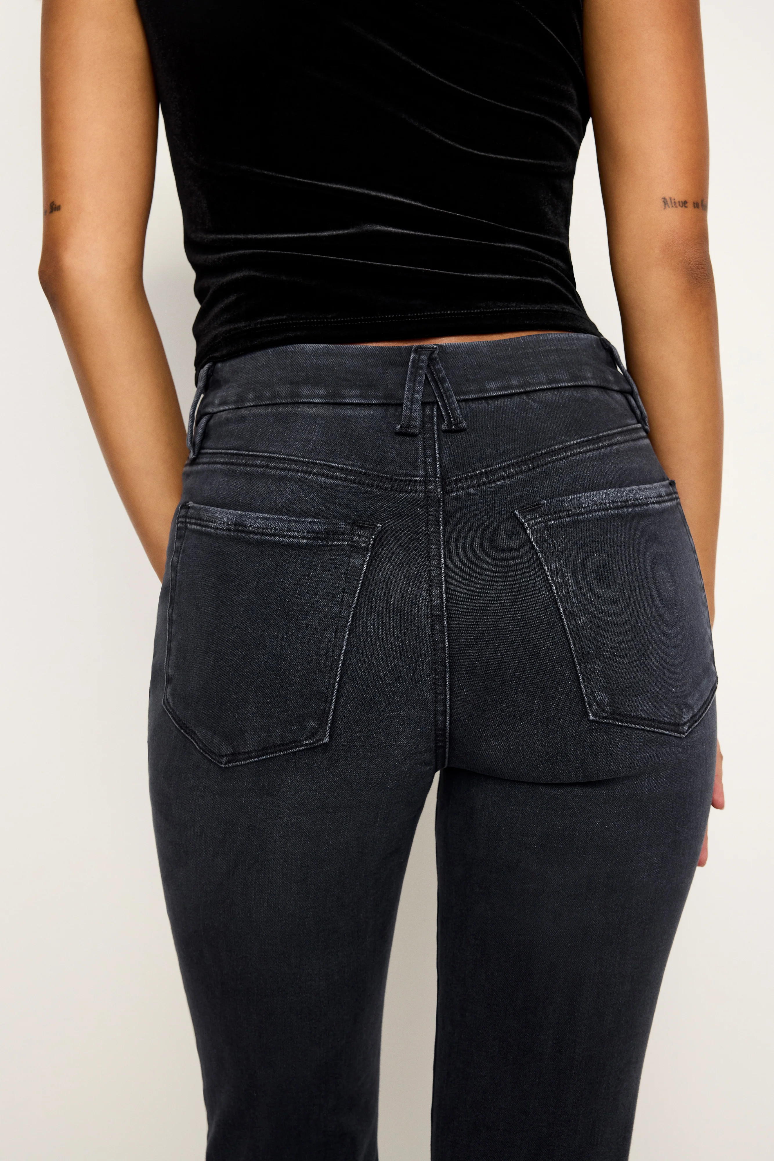 POWER STRETCH PULL-ON FLARE JEANS | BLACK255 - GOOD AMERICAN | Good American