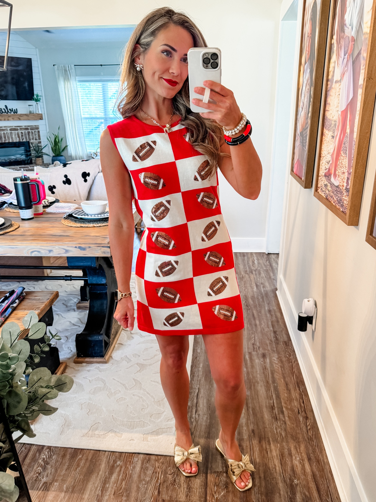 Game day OOTD

Queen of sparkles. Football.
Game day. Go dawgs. Fall.
Sports.

#LTKSeasonal #LTKU
#LTKStyleTip