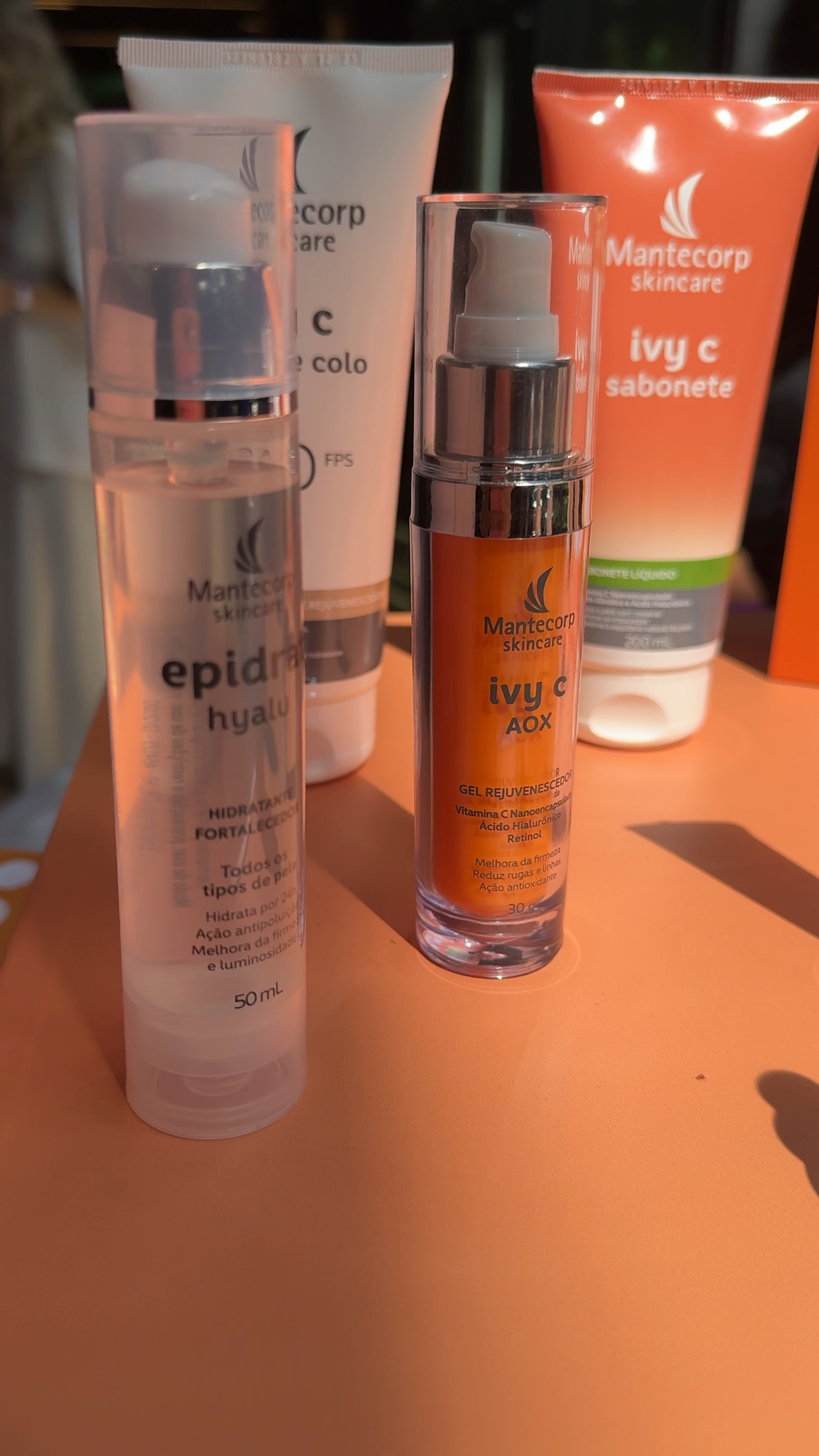 Vocês costumam hidratar a área do colo ? Pois deveriam, sempre focamos no rosto e acabamos esquecendo do colo e pescoço que são áreas muito sujeitas ao envelhecimento. A Mantecorp trouxe esse produto para colo e pescoço e é maravilhoso! Hidrata super bem e tem um cheirinho muito gostoso. 

#LTKbrasil #LTKbeauty #LTKVideo