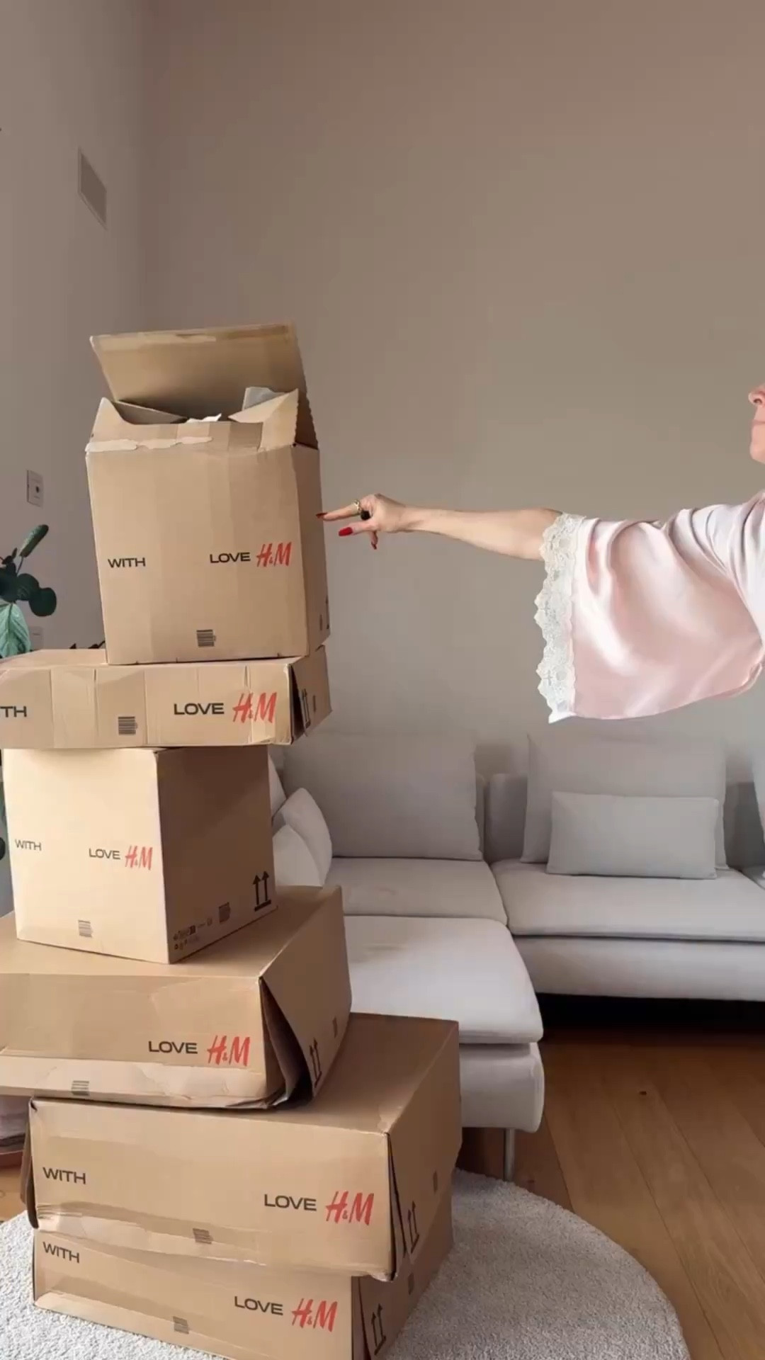 Soft Spring Capsule Haul

This is my soft spring capsule wardrobe built around effortless pieces you can mix every day. From tailored blazers to lace details, fluid dresses and easy trousers, everything works together in soft neutral tones for an elevated but simple look.

Wearing size S (EU 36 / US 4 / UK 8)

🔍 spring capsule wardrobe, h&m haul, spring outfits, neutral outfits, minimalist wardrobe, capsule wardrobe outfits, spring summer outfits, chic everyday looks, effortless style, beige outfit ideas, elevated basics, feminine outfits

#LTKuk #LTKeurope #LTKspring

#LTKgrwm #LTKSeasonal #LTKootd