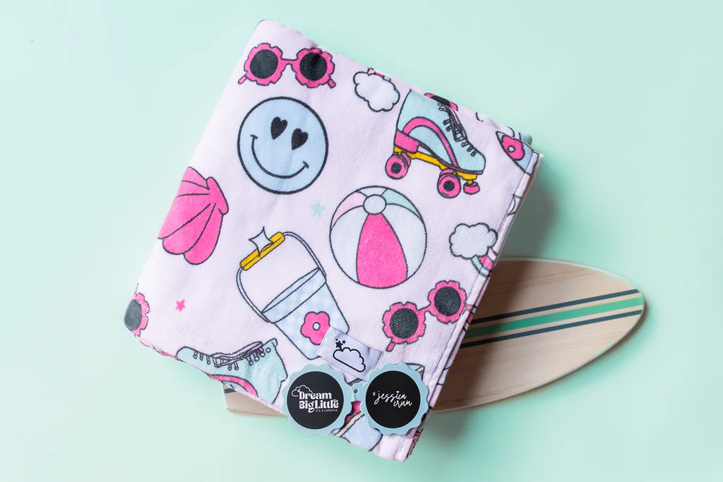 EXCLUSIVE BEACHING IT WITH BRYNNLEIGH DREAM TOWEL | Dream Big Little Co.
