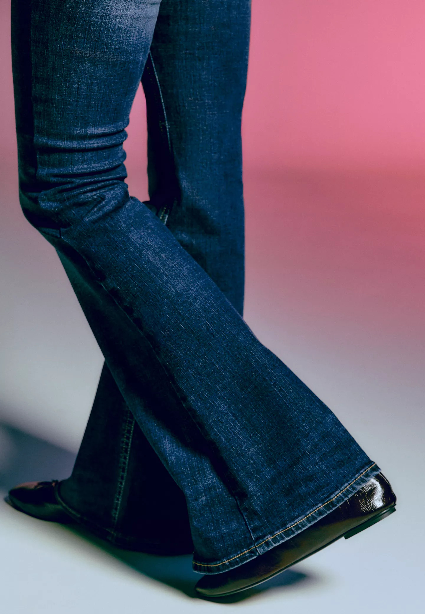 D04 low rise flared jeans | Stradivarius (UK)