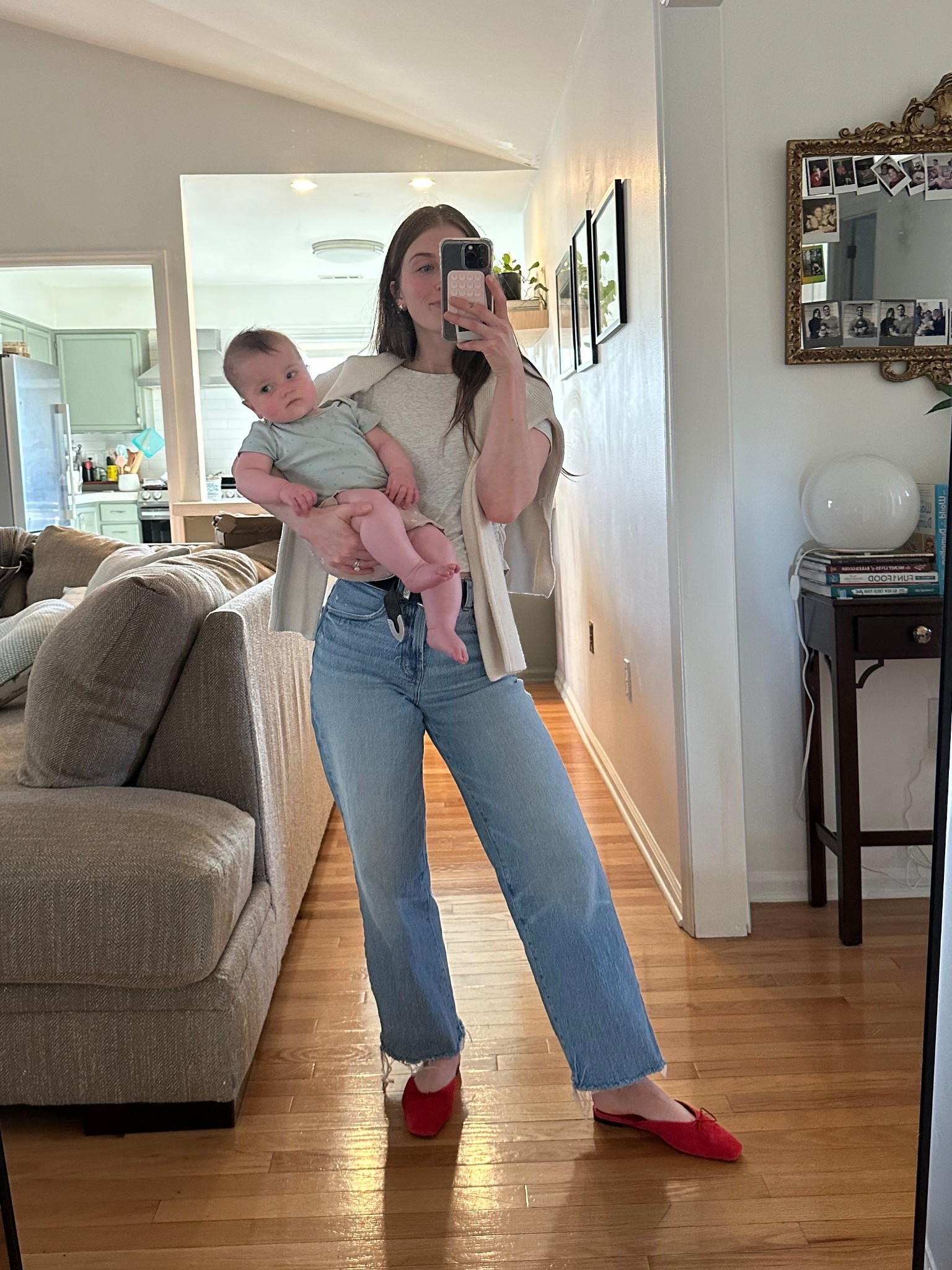 Transitional spring outfit that’s easy for running errands, postpartum and baby care 