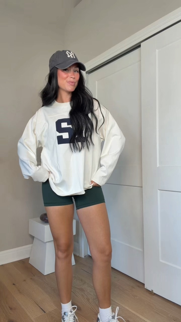 Aritzia athleisure outfit inspo 💚✨ I’ll have my full outfit linked on my LTK.

My sizing: 5’7”, 145 lbs, 32DD
Wearing: size small tank & small long sleeve & size 6 shorts

@Aritzia  #AritziaOutfit #AthleisureOutfit #FallOutfitInspo #AritziaStyle Aritzia athleisure, fall athleisure outfit, comfy fall outfit, casual fall style, Aritzia activewear, fall outfit inspo, athleisure style, green fall outfit, workout outfit inspo, everyday athleisure, cozy fall style, sporty chic outfit, casual chic outfit, fall activewear, Aritzia basics, women’s fall fashion, comfy casual outfit, elevated athleisure, fall fashion inspo, everyday outfit ideas