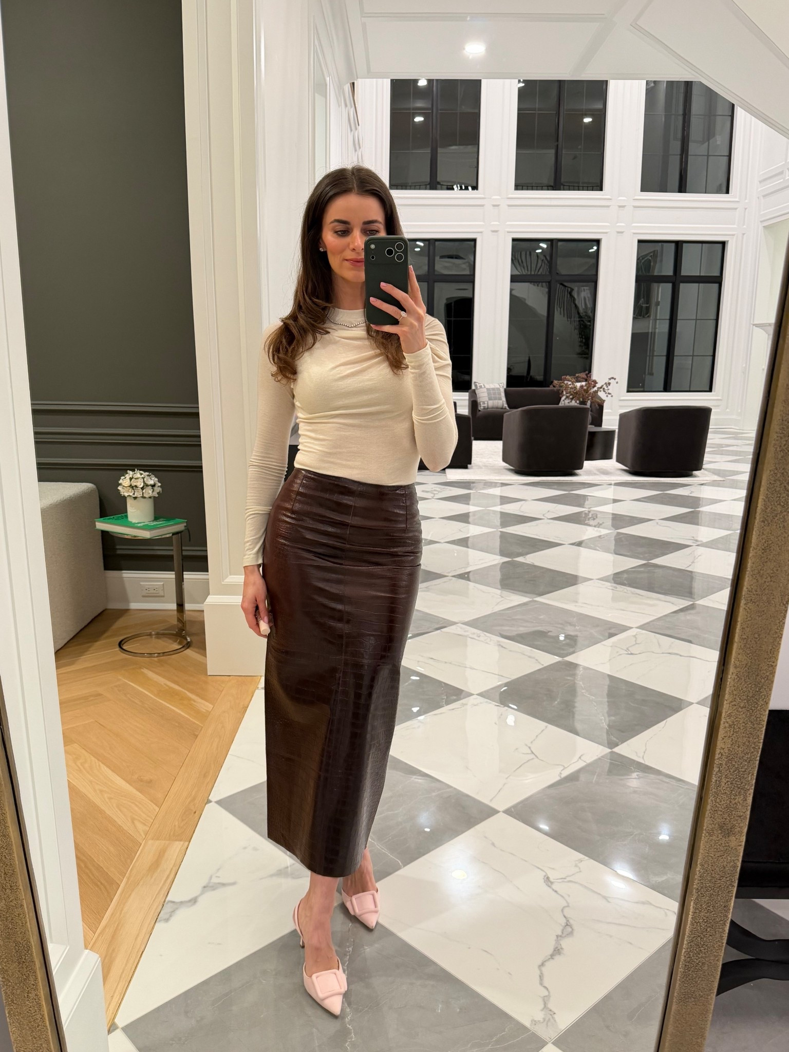 Loves a pencil skirt

#LTKNYFW #LTKgrwm #LTKSeasonal