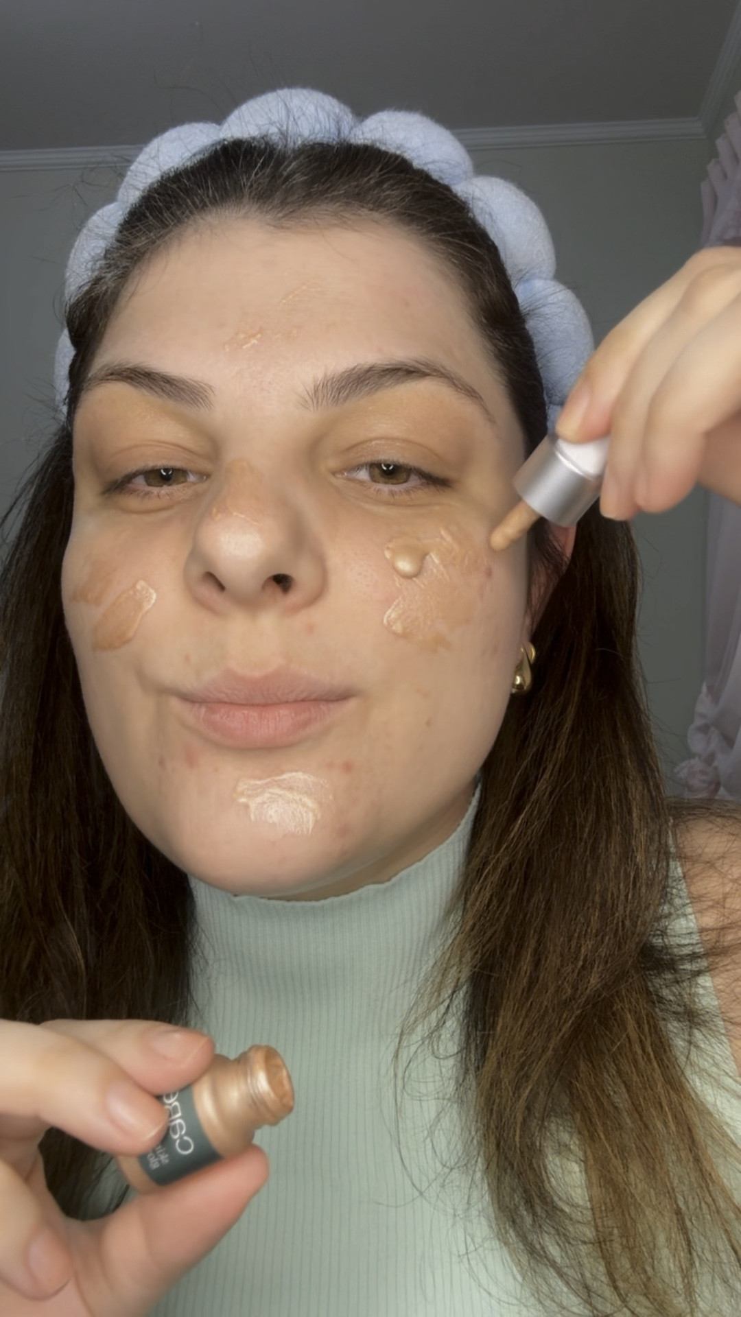 Rotina de pele natural com a Care. Essa marca é de cosmeticos naturais e é possivel fazer uma maquiagem dia dia muito bonita com ela. 

O hidratante para olhos deixa essa área luminosa e dura muito.

O drops é um ótimo hidratante pré maquiagem, pois não interfere na base e deixa glow.

O corretivo é uma ótima opção para quem gosta de maquiagem sem base, pois não fica marcado. Nem precisa selar com pó na minha pele. 

#LTKbag #LTKbrasil #LTKbeauty