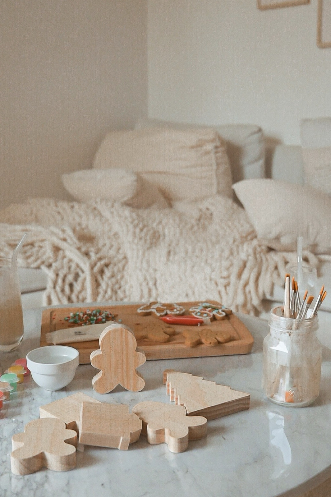 Let’s do some painting! Make it a date night with your special someone or have a family Christmas craft party. 

Paint your own wood, paint crafts, Christmas crafts, Christmas craft kit, wooden shapes, kids crafts, Christmas kids crafts, date ideas, Christmas date ideas, gingerbread cookies, gingerbread cookie decorating

#LTKSeasonal #LTKHoliday