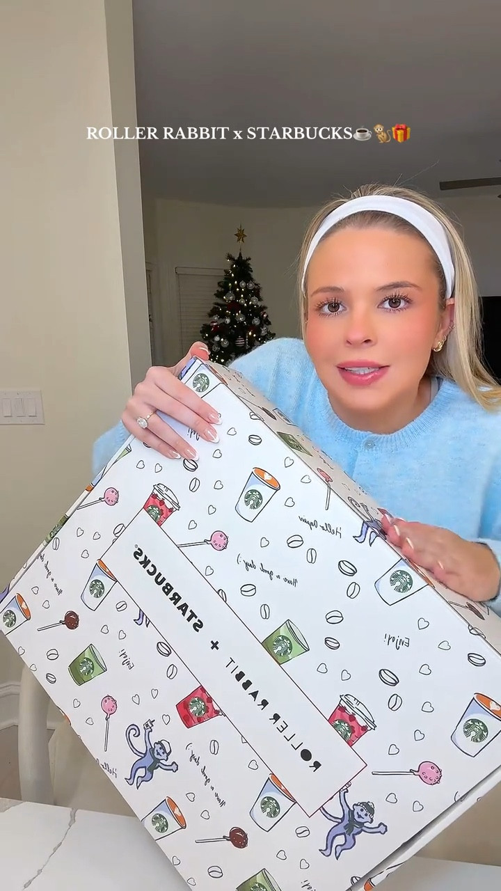 ummm this was on MY DOOR STEP😭👏🏼🎅🏼💚🙉 #rollerrabbit #starbucks #unboxing #christmas #holidays

#LTKHoliday #LTKdayinmylife #LTKGiftGuide