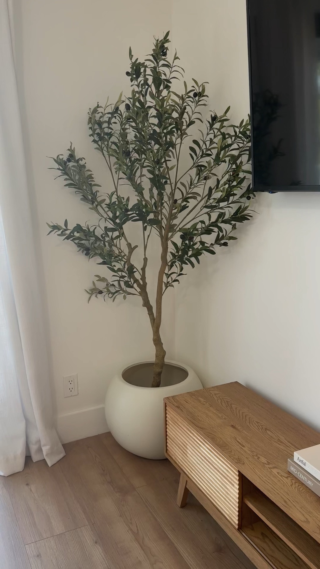 Scroll to shop! ✨ Neutral home decor.

Product: 6ft Faux Olive Tree + Round Beige Planter.

Desliza para comprar. ✨ Decoración neutra para el hogar.

📲 Download the free LTK app & follow me @kirasfashionfinds to shop all my daily finds.

#LTKdayinmylife #LTKHome #LTKvlog