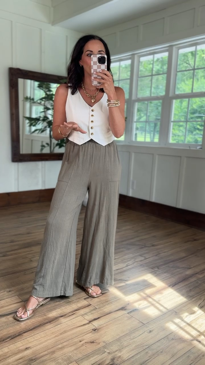 Wearing head-to-toe Amazon today, both pieces are so chic and stylish.
Great fit, soft fabric, and easy to style up or down.
They both come in different colors!



Summer fashion  women’s outfit  Amazon fashion  Amazon finds


#LTKPetite #LTKStyleTip #LTKFindsUnder50
