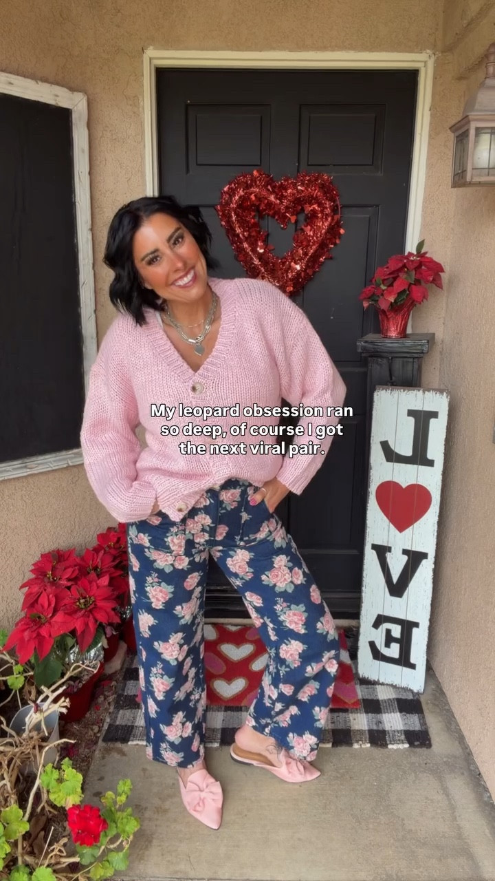The obsession is real. 

These looks are from @vici and the fit already had me hooked with the leopard pair… so yes, I grabbed the floral too. 

Calling it now, these are my go-to pants all spring. 🌸🐆. Use code TAWNYP for 30% off everything!

#LTKootd #LTKOver40 #LTKValentine