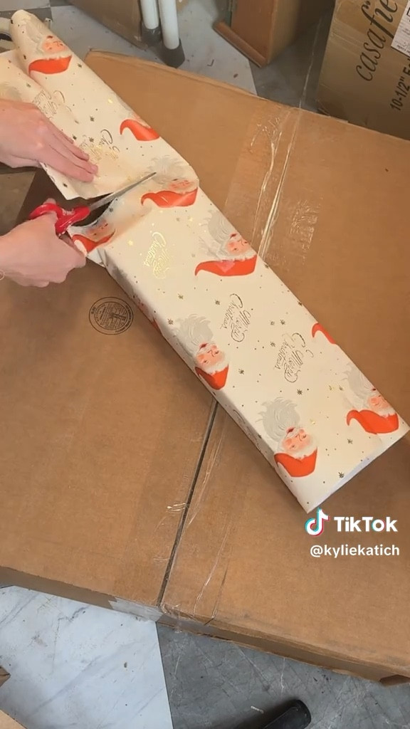 Santa gift wrapping! 🎅🏻🎁🎄✨

#LTKWatchNow #LTKHoliday #LTKGiftGuide