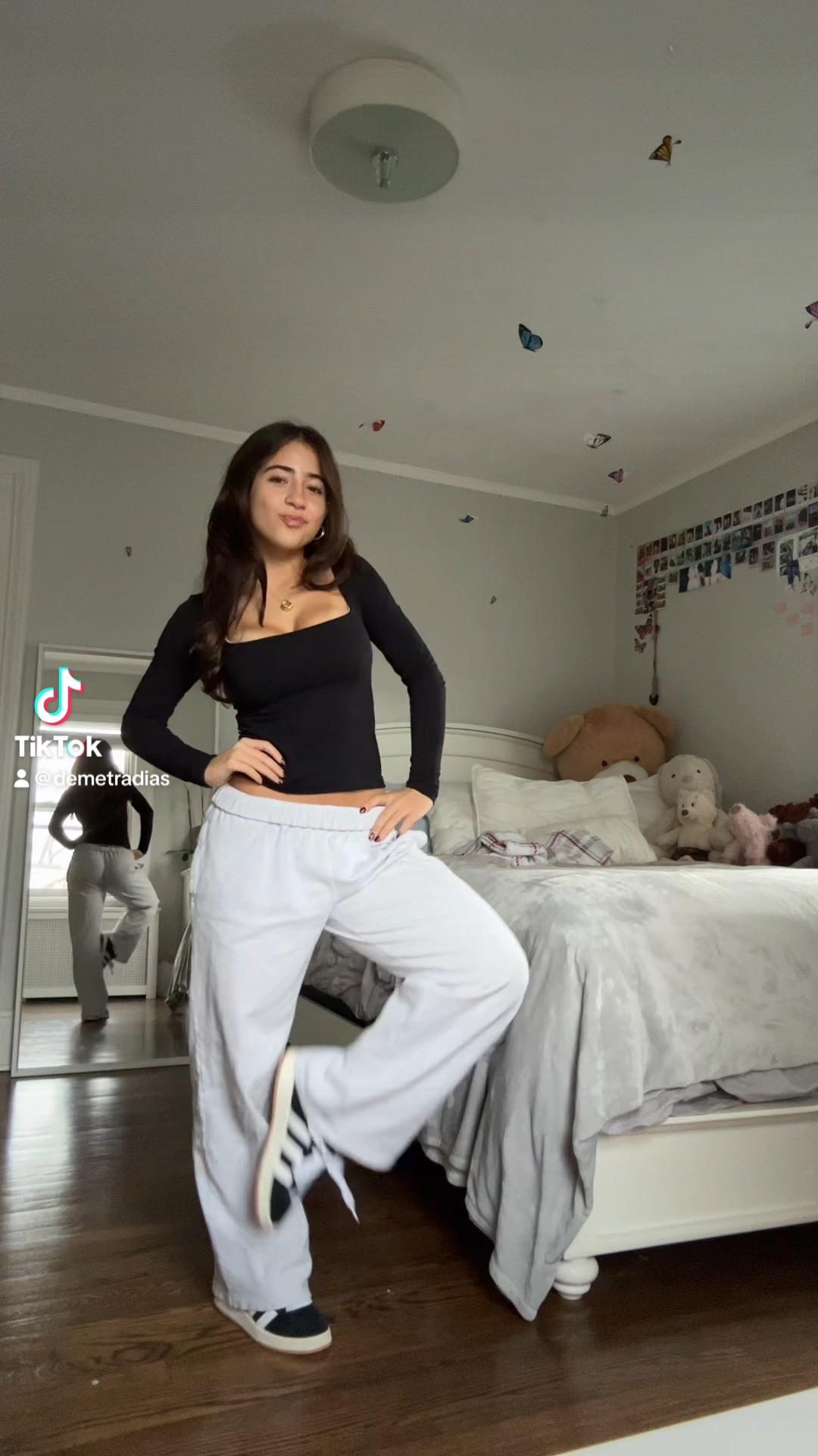 top: xs/s
pants: brandy melville 
shoes: 8