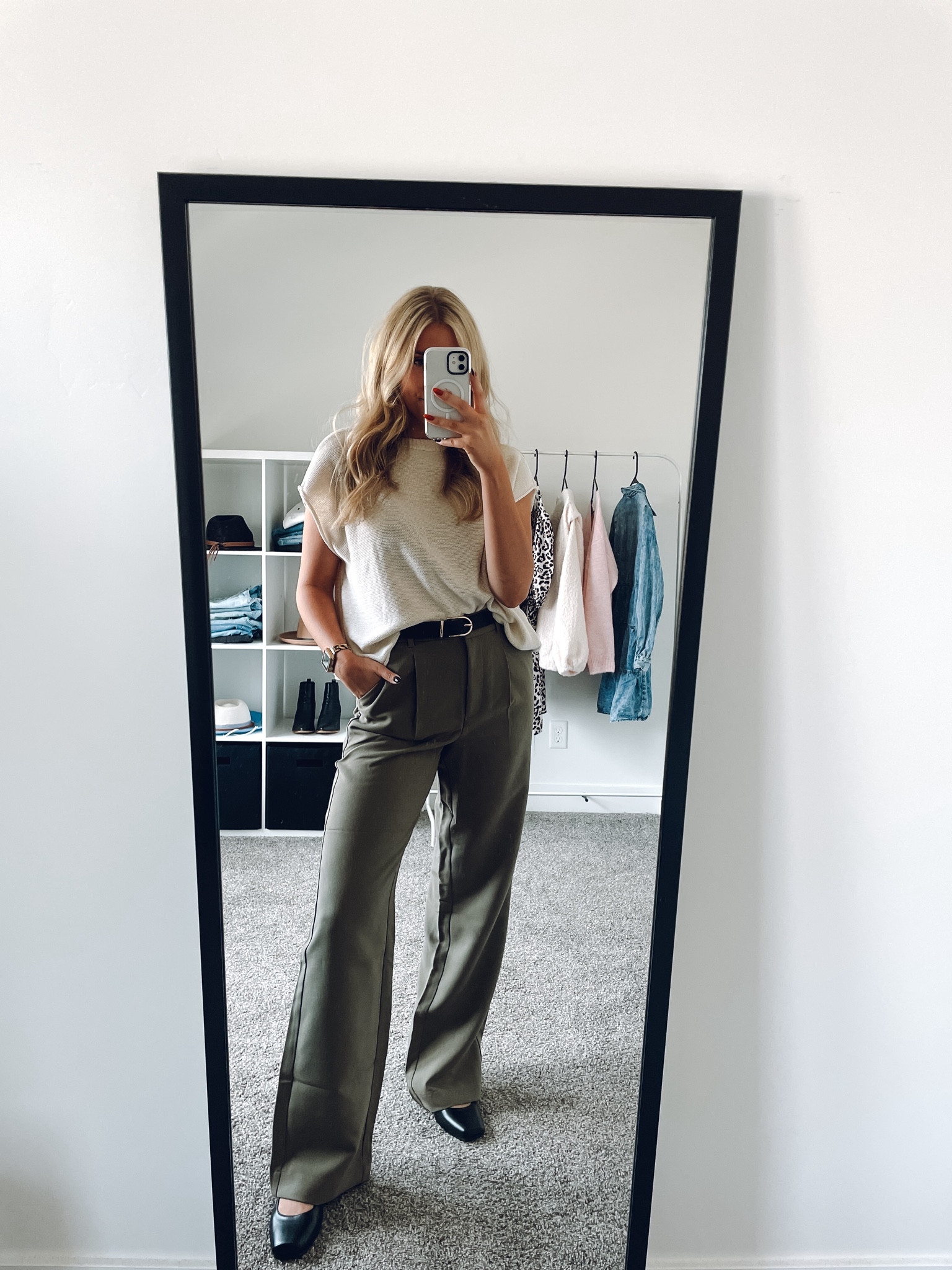 teacher outfit idea! all so comfy but looks nice!
knit top: wearing M
Pants: wearing the tall version in my true size (I’m 5’6”)
Flats: sized up half

| teacher outfit | teacher fashion | old navy pants | teacher pants | fall outfit 



#LTKFindsUnder100 #LTKWorkwear #LTKSeasonal