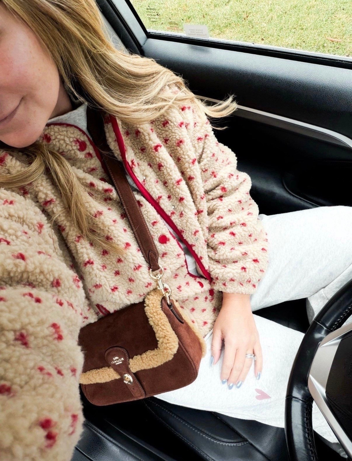 The kind of outfit that makes errands feel romantic ☕️
Cozy sherpa jacket layered over a classic tee + the softest lounge pants that still look put together. Finished with a crossbody that adds texture and warmth — effortless, comfy, and very much my winter uniform.

Perfect for school drop-off, coffee runs, or just feeling cute while staying comfortable 🤍
Linked everything here — including this teddy fleece jacket, cozy loungewear, and everyday crossbody bag.

#cozyoutfit #sherpajacket #winterlayers #casuallook #momstyle #everydayoutfit #ltkfinds #cozyvibes #errandstyle