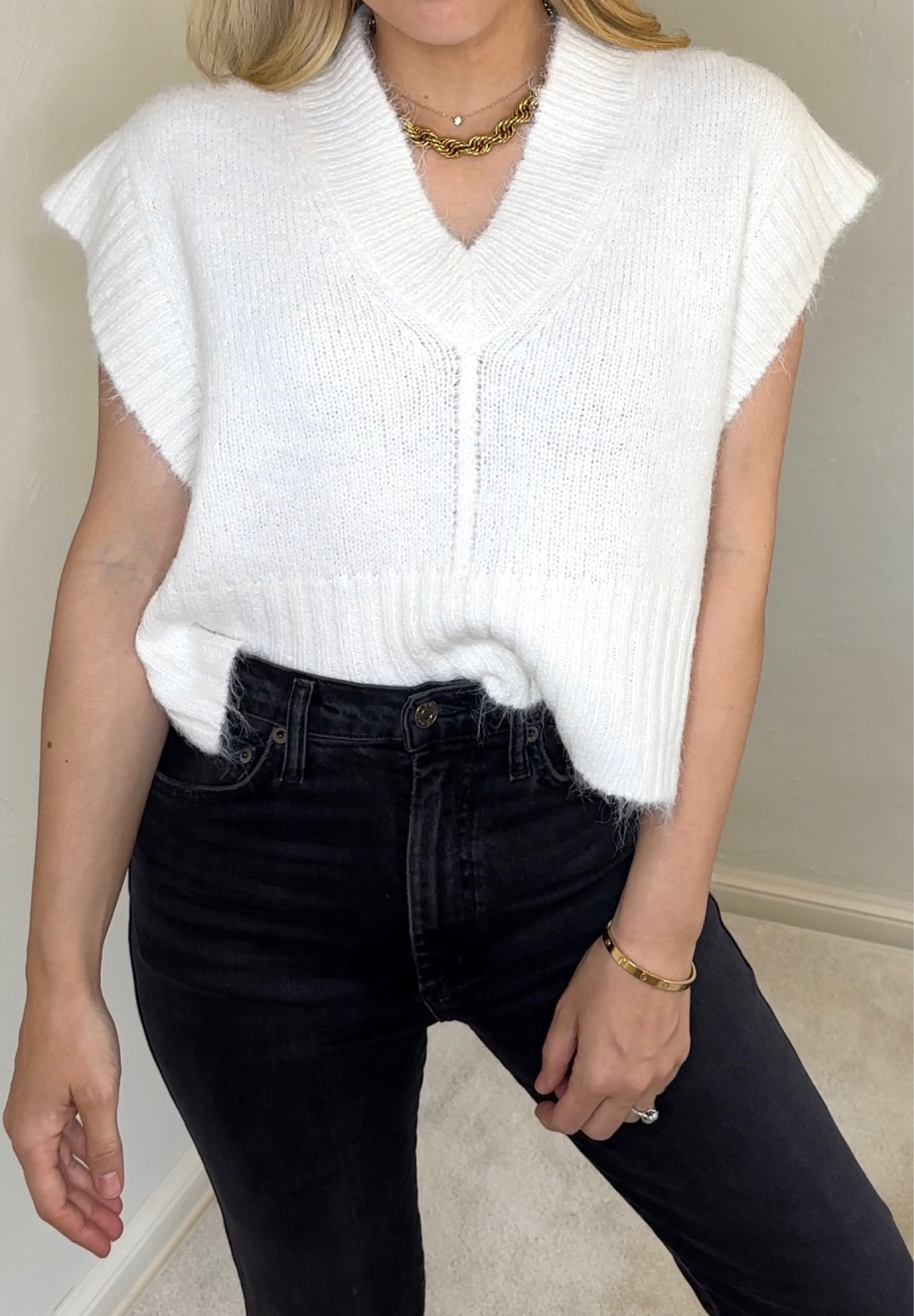 Sweater 
Fall Sweater 
Fall outfits 
Fall outfit 
#ltkseasonal 
#ltku
#ltkstyletip 

#LTKfindsunder50 #LTKfindsunder100