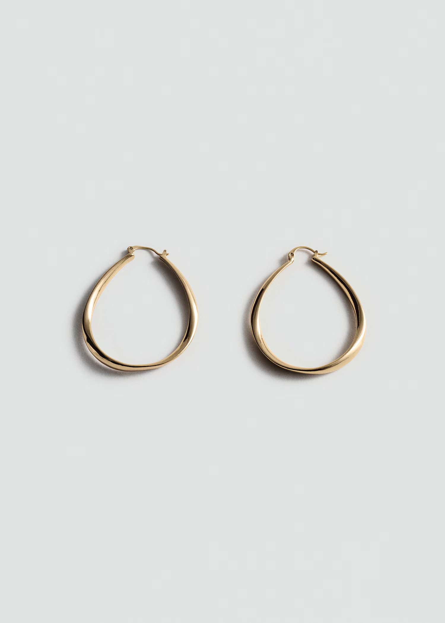 Oval hoop earrings - Women | MANGO United Kingdom | MANGO (UK)