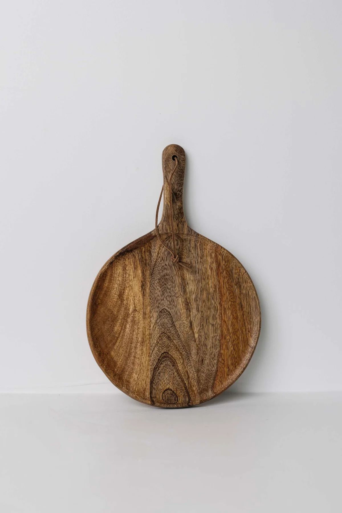 Letty Cutting Board w Handle- 2 SizesS | THELIFESTYLEDCO