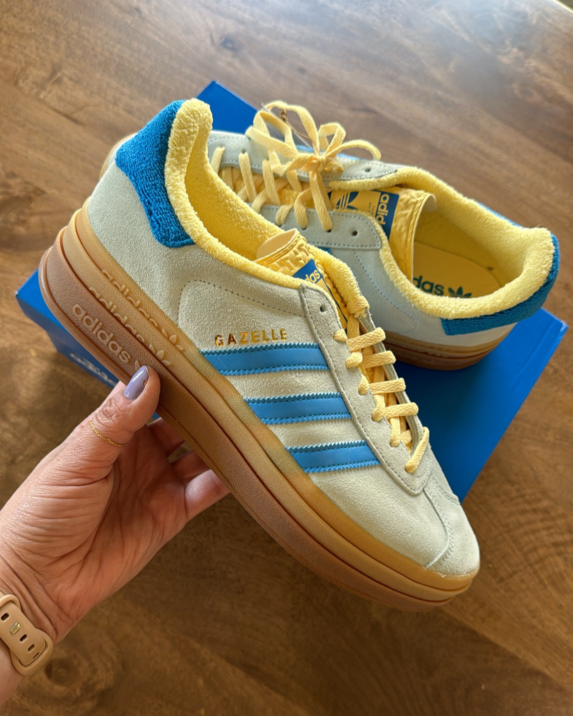 Jumped on the adidas classics bandwagon and I am in love! Comes in 16 colors! Runs TTS, but if you’re in between you can probably go down 1/2 a size 

#LTKActive #LTKSeasonal #LTKshoecrush