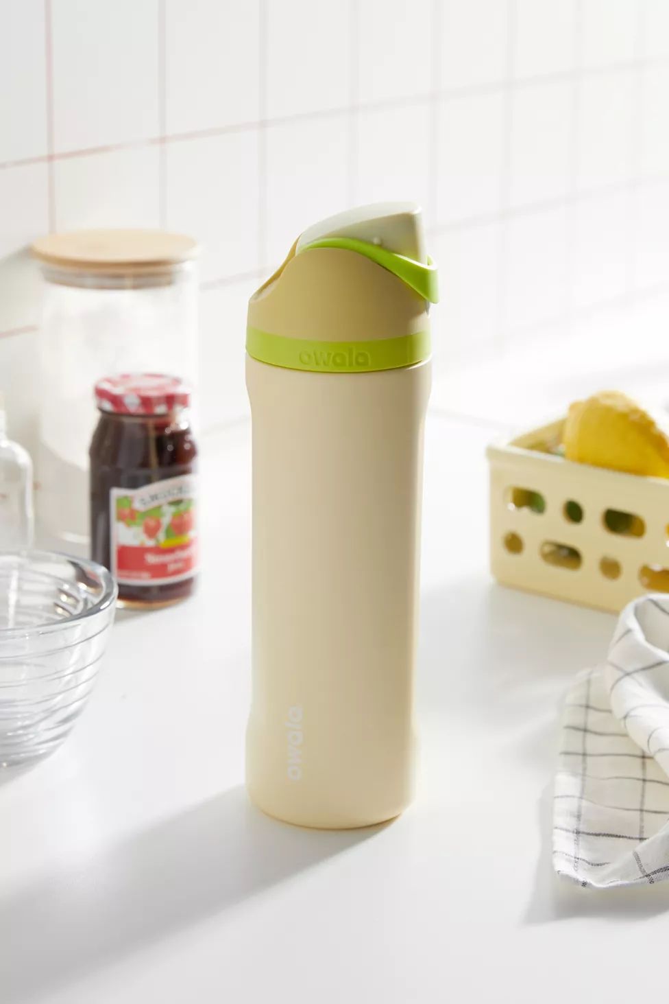 Owala UO Exclusive FreeSip 24 oz Water Bottle | Urban Outfitters (US and RoW)