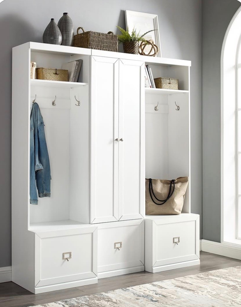 #mudroom #mudarea #homestorage #entryway #familyhome #homedecor
