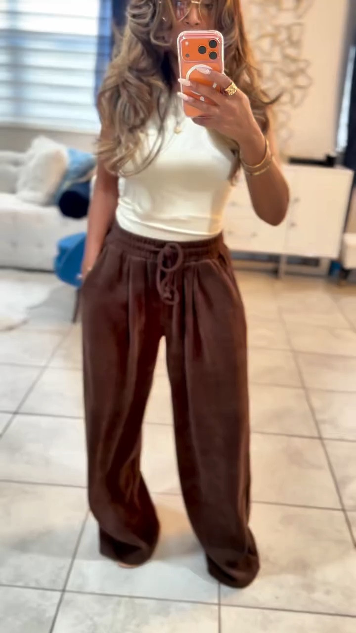 OOTD: oversized corduroy pants but make it Y2K 💿✨
Low effort, high vibe. Baggy pants, a little attitude, and suddenly it’s 2002 again. Comment “Pants” for links! 💁🏽‍♀️ #ootd #styleinspo #fashionover30