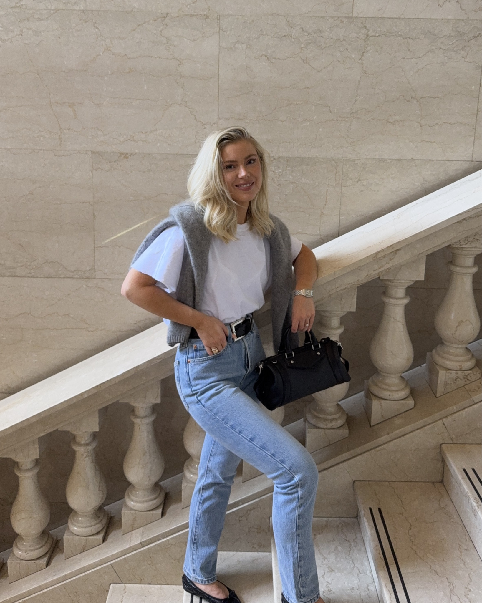 Casual - denim + white tee 🤍