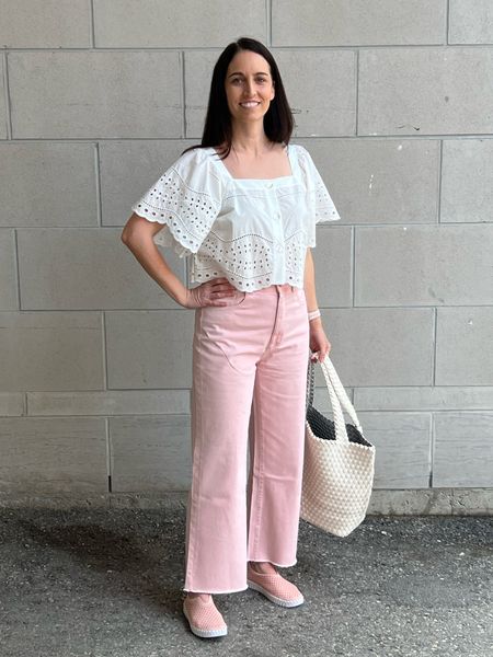 Pink jeans, where have you been all my life??? 😂💗💕

I am wearing size 29 in the jeans and size medium in the top.

#LTKSeasonal #LTKFind #LTKstyletip