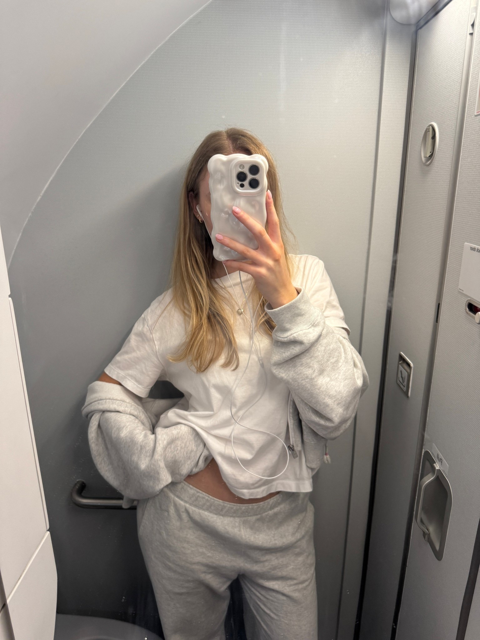 travel outfit inspo 🫶🏻

Sweatset from @Aritzia & wearing a size small!

#LTKTravel #LTKdayinmylife #LTKootd