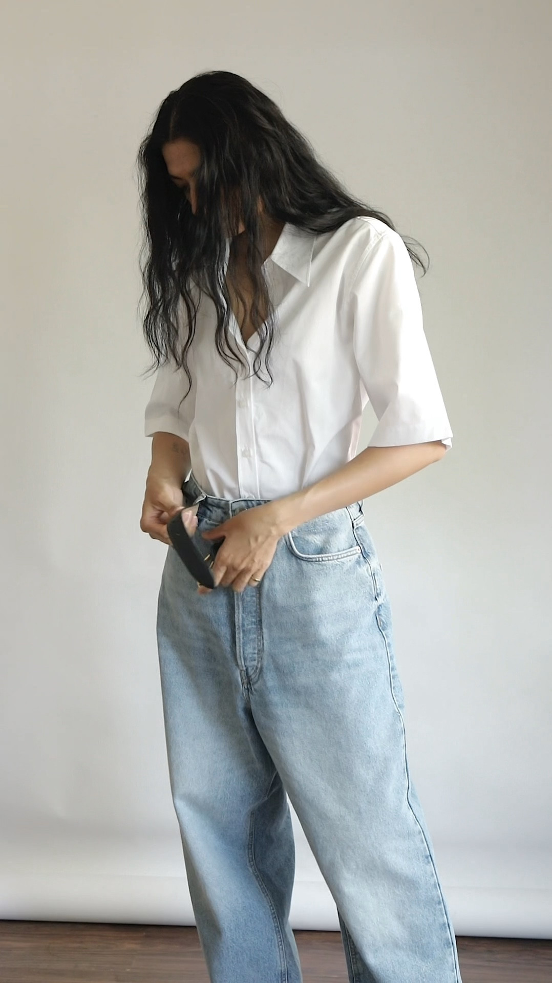 Haven’t stopped wearing & styling this boxy shirt from @cos so classic & timeless with the perfect sartorial look

#capsulewaredrobe #capsulestyle #raey #cos #cos #cosbyyou #jeans #jeansstyling #styling #stylingvideo #streetstyle #minimalstyle #minimalstreetstyle 

#LTKeurope #LTKuk #LTKstyletip