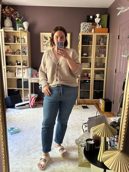 My favorite jeans right now! So comfy, plenty of stretch. Need more! 

I wear the 16 or 18. Go with your smaller size if you’re in between!