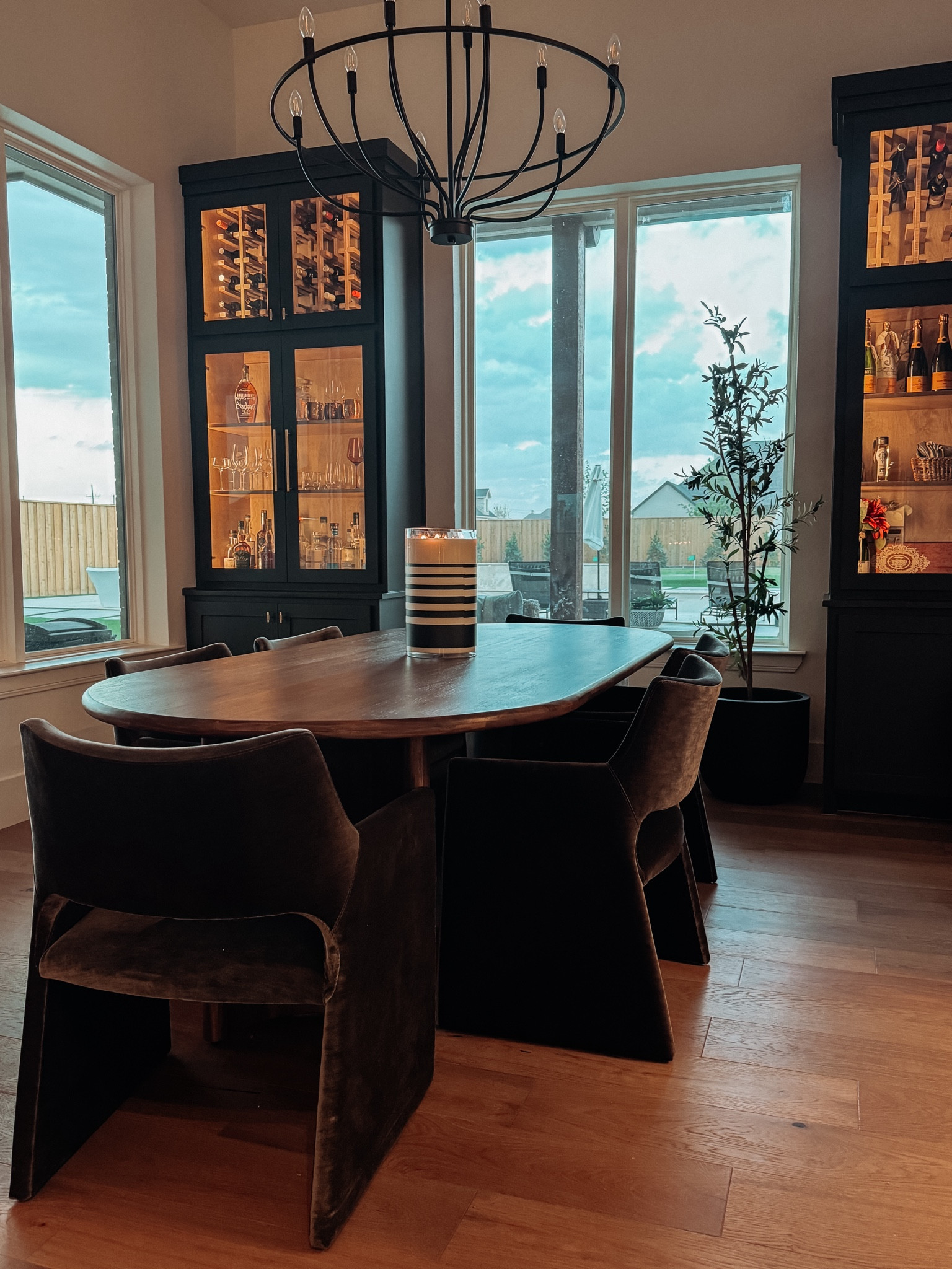 New dining room table & dining chairs


#LTKHome #LTKStyleTip