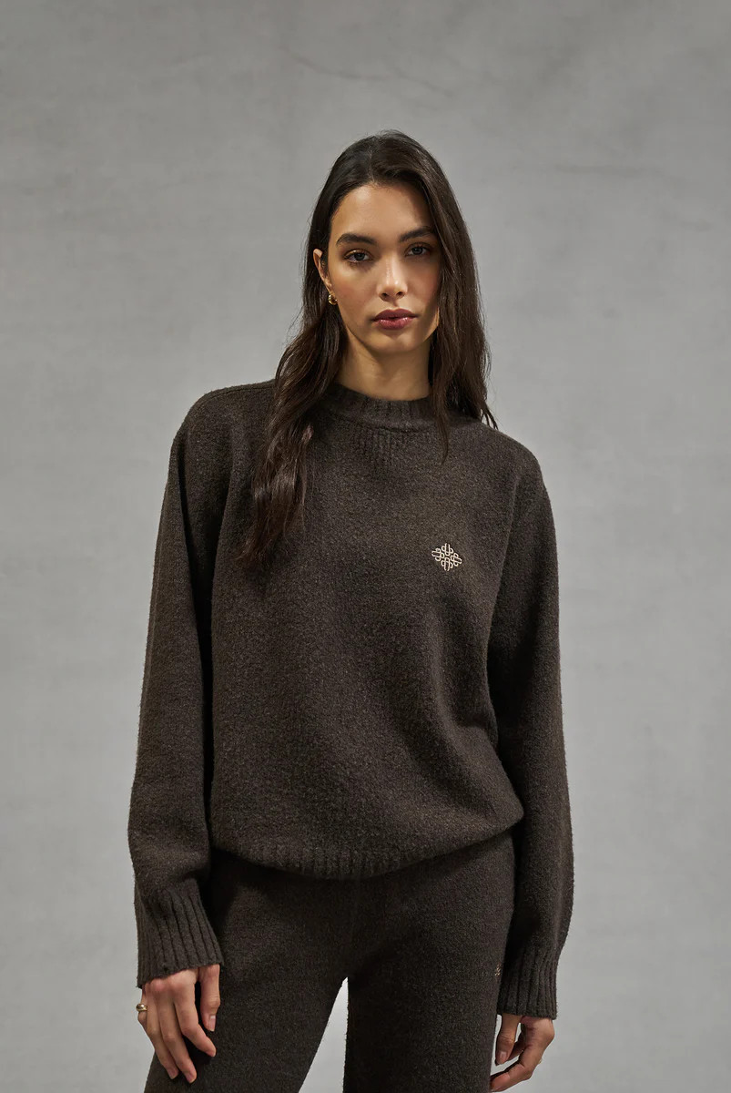 FLUFFY KNIT EMBLEM EMBROIDERED CREW - BROWN | The Couture Club