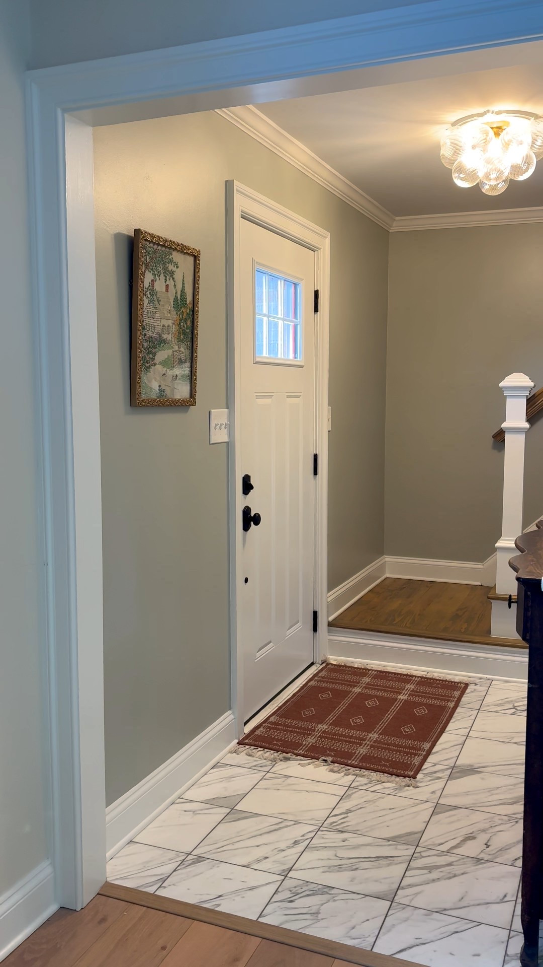 Moment for my foyer with my new thrift find ✨ 
