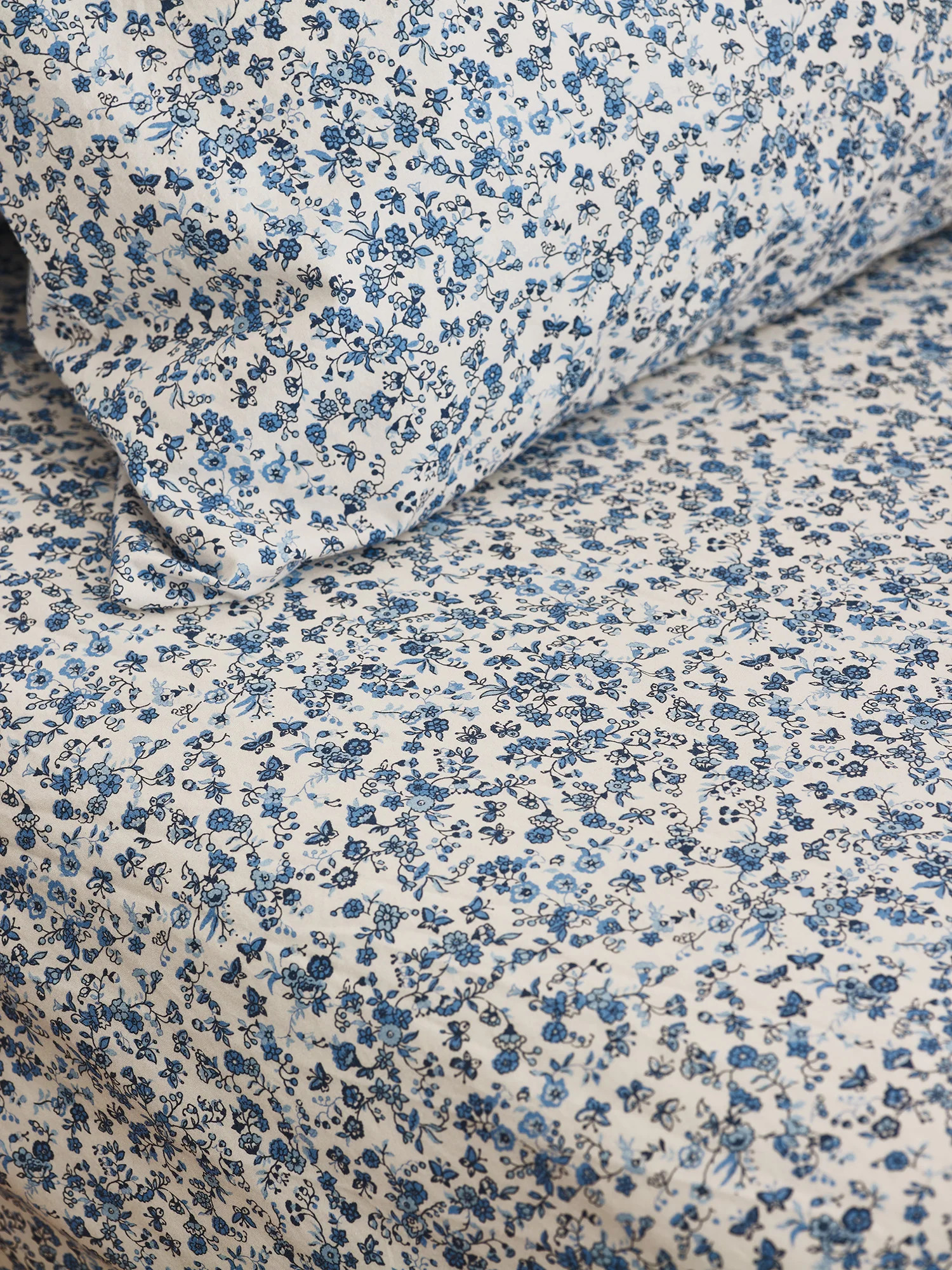 Blue Mini Meadow Cotton Fitted Sheet | Piglet